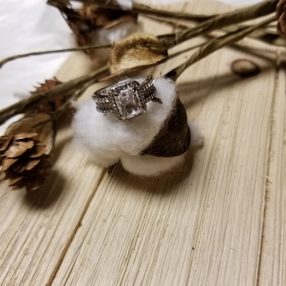 💍💍Exquisite Natural White Sapphire Emerald Cut Ring💍💍 - Picture 8 of 10